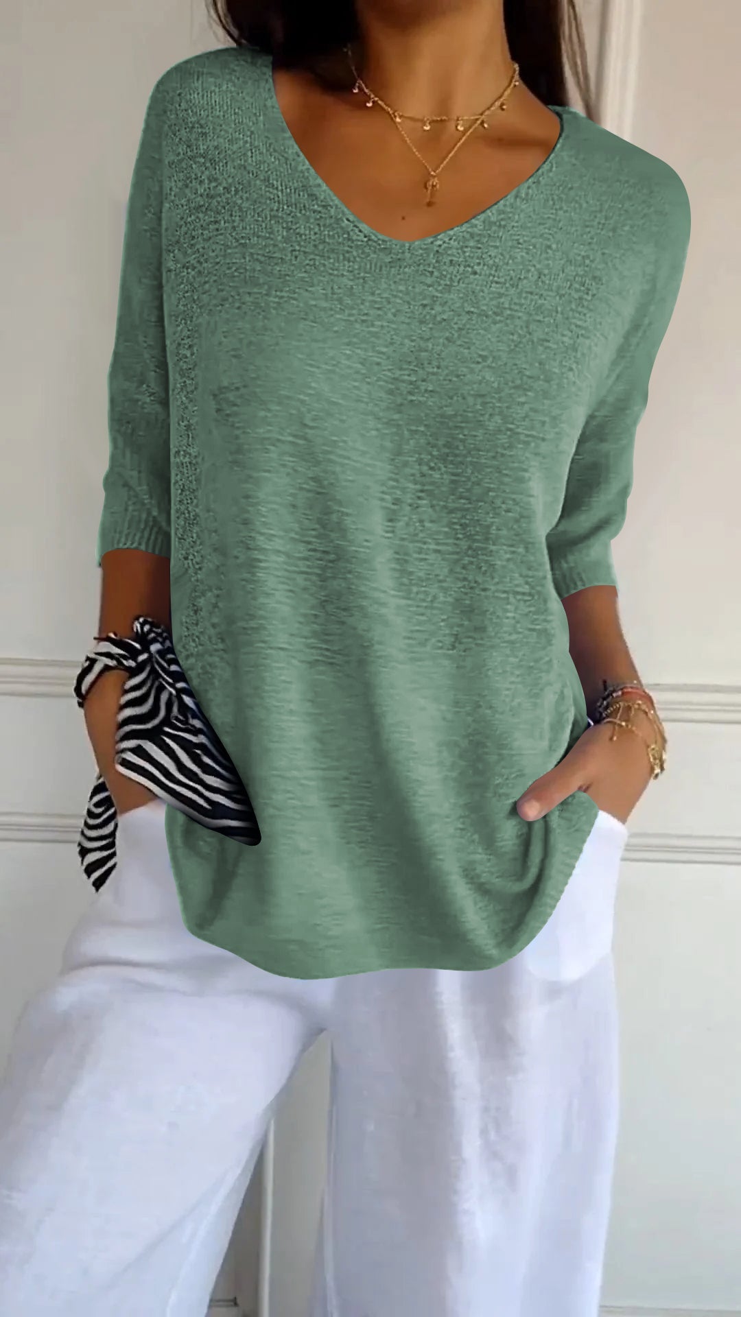 Giulia | Top intramontabile con scollo a V