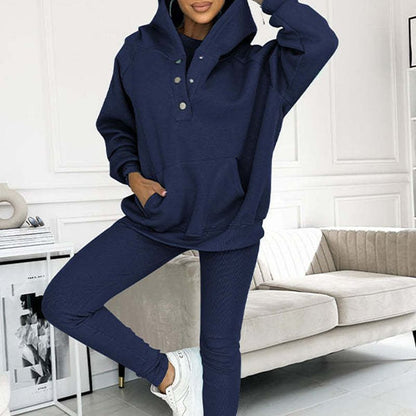 Elena – Set Comodo 3 Pezzi (Maglia + Felpa con Cappuccio + Pantaloni)